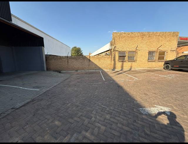703M² WAREHOUSE TO LET IN CHLOORKOP